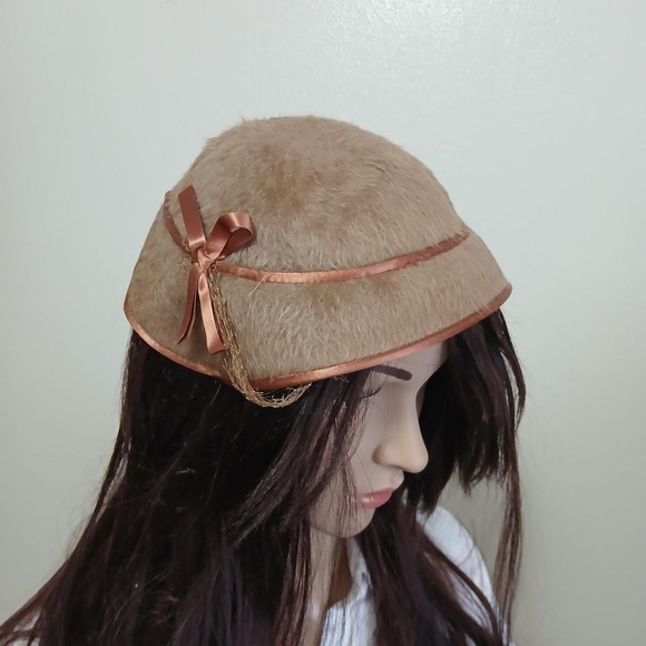 Vintage 50s beige petal cocktail hat - Picture 1 of 3